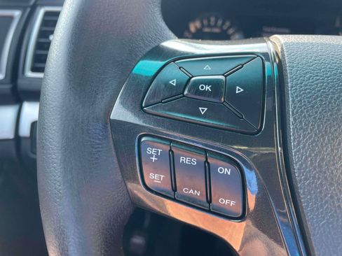 Used 2016 Ford Explorer XLT FWD image 18