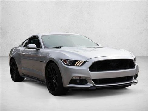 Used 2017 Ford Mustang GT w/ Black Accent Package RWD image 3