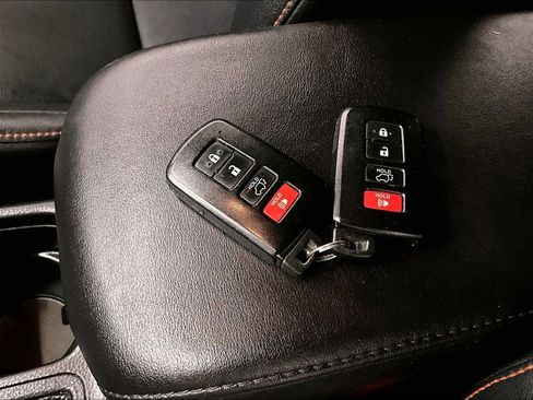 Used 2017 Toyota RAV4 SE AWD/4WD image 32