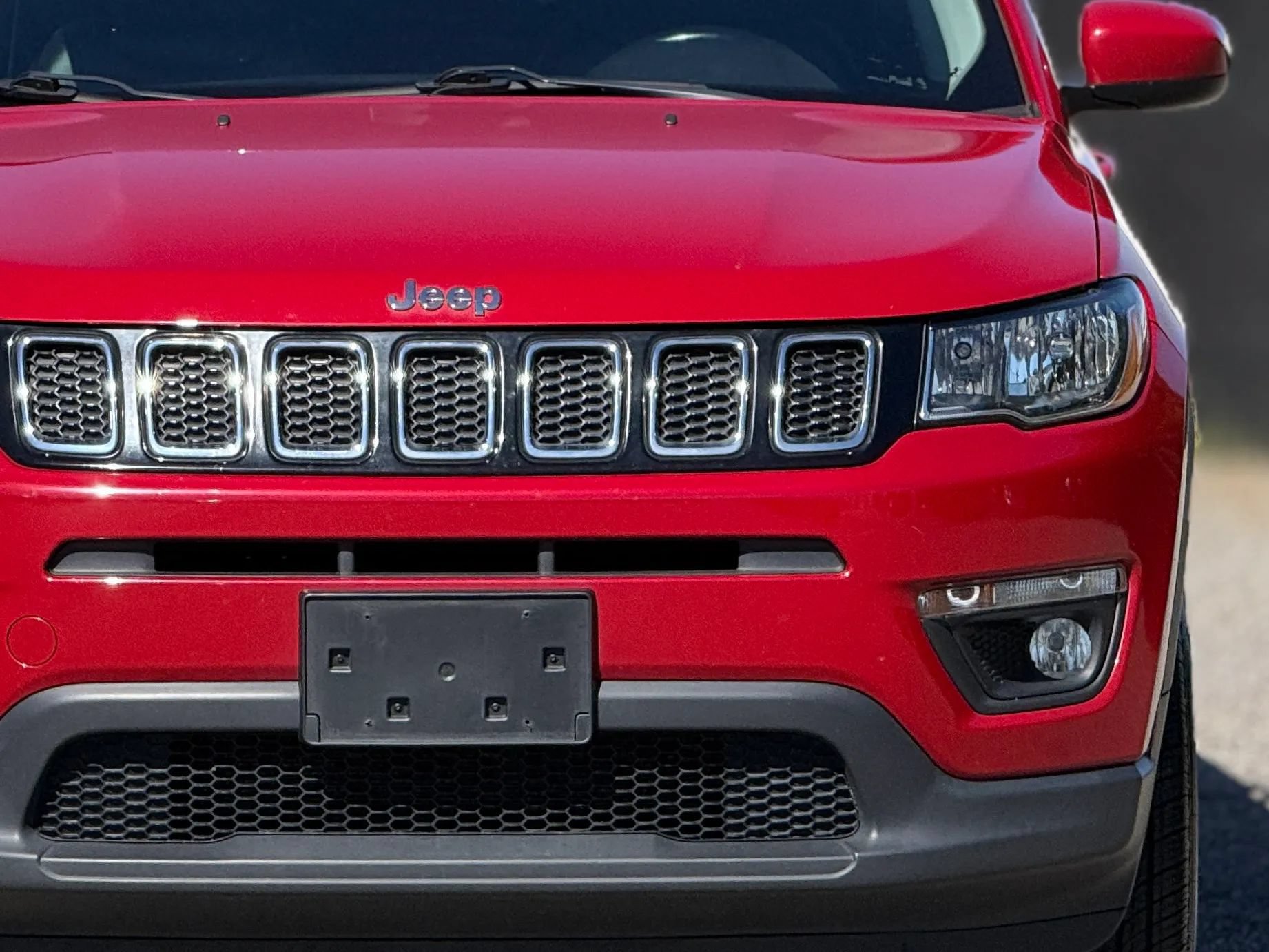 Used 2020 Jeep Compass Latitude w/ Cold Weather Group AWD/4WD image 12