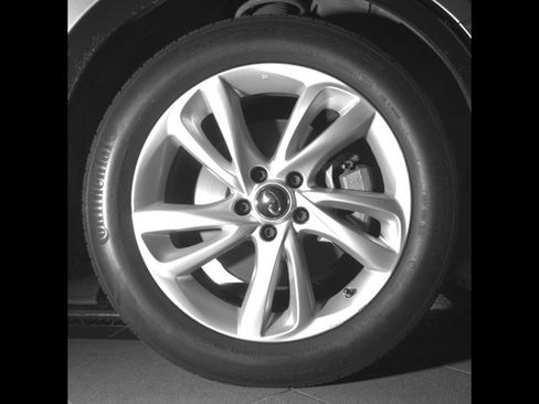 Used 2017 INFINITI QX30 Premium w/ Navigation Package image 10