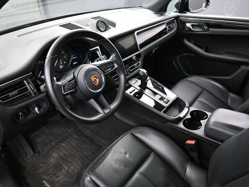 Certified 2023 Porsche Macan Turbo AWD/4WD image 4
