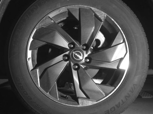 Used 2025 Nissan Rogue SV image 14