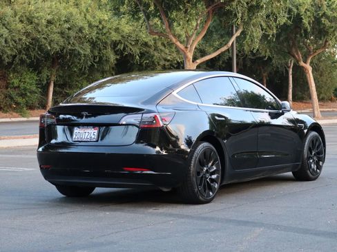 Used 2019 Tesla Model 3 Standard Range Plus image 8