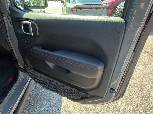 Used 2022 Jeep Gladiator Rubicon w/ LED Lighting Group AWD/4WD image 18