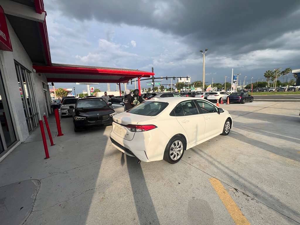 Used 2021 Toyota Corolla LE FWD image 18