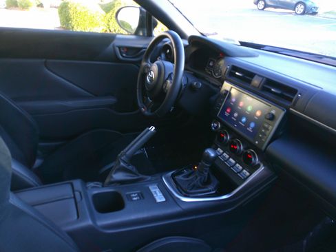 Used 2023 Toyota GR86 Premium image 33