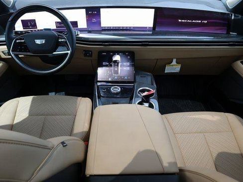 New 2025 Cadillac Escalade IQ Luxury 2 AWD/4WD image 13