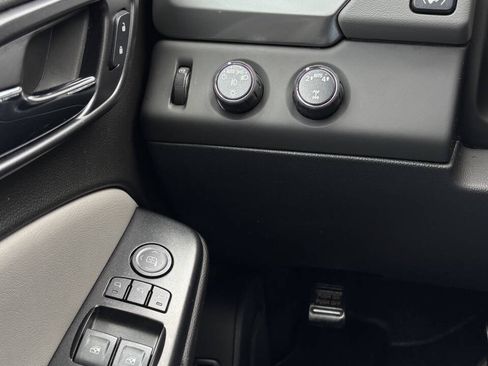 Used 2020 Chevrolet Suburban LT AWD/4WD image 36