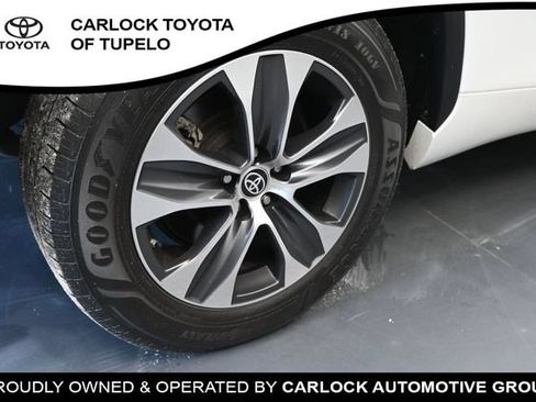 Used 2023 Toyota Highlander XLE FWD image 18