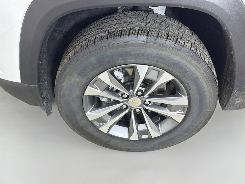 Used 2026 Chevrolet Equinox LT FWD image 19