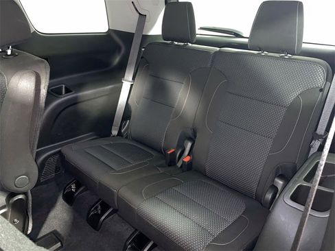 Certified 2023 GMC Acadia SLE w/ Driver Convenience Package image 22