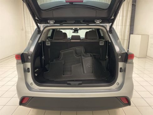 Used 2023 Toyota Highlander LE image 20