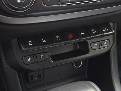 Used 2021 Chevrolet Colorado ZR2 image 30