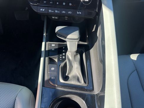 Used 2025 Hyundai Elantra Limited image 42