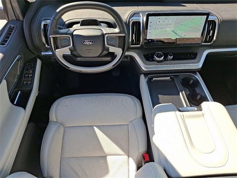 Used 2025 Ford Expedition Max Platinum image 11