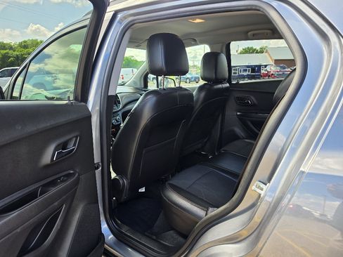 Used 2019 Chevrolet Trax LT w/ LT Convenience Package FWD image 5