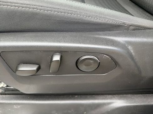 Used 2025 Chevrolet Silverado 2500 LT w/ Convenience Package image 17