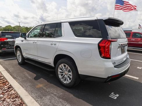 Used 2023 GMC Yukon SLT w/ SLT Premium Package RWD image 3