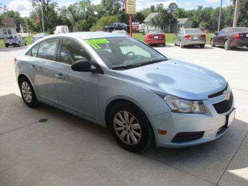 Used 2011 Chevrolet Cruze LS image 17