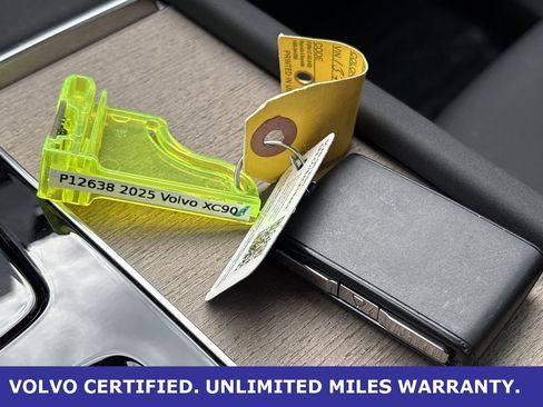 Certified 2025 Volvo XC90 B6 Plus image 32