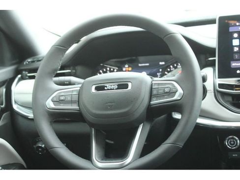 Used 2023 Jeep Compass Limited image 16