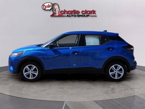 New 2025 Nissan Kicks Play S image 3