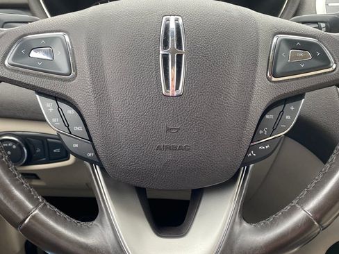 Used 2017 Lincoln MKC Select image 23