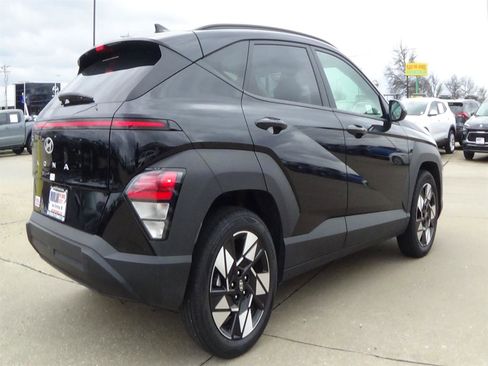 Used 2025 Hyundai Kona SEL FWD image 6