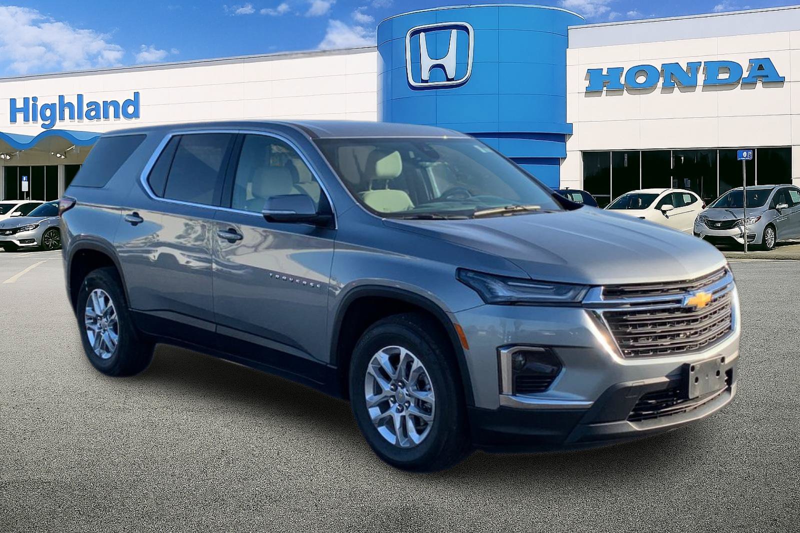 Used 2023 Chevrolet Traverse LS w/ Safety Package AWD/4WD image 7
