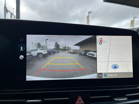 Used 2025 Hyundai Elantra Limited image 27