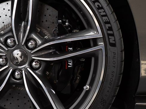 Used 2024 Ferrari Roma Spider image 19