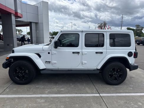 Used 2022 Jeep Wrangler Unlimited Sahara image 2