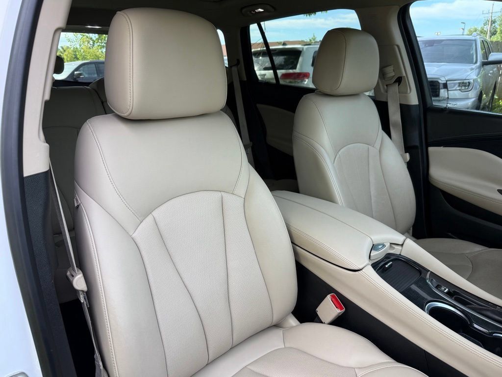 Used 2017 Buick Envision Essence FWD image 19