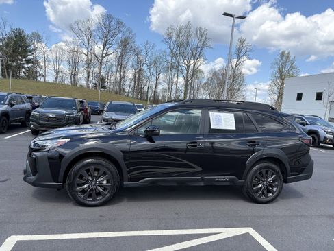Used 2025 Subaru Outback Onyx Edition image 4
