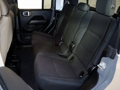 Used 2021 Jeep Gladiator Overland image 14