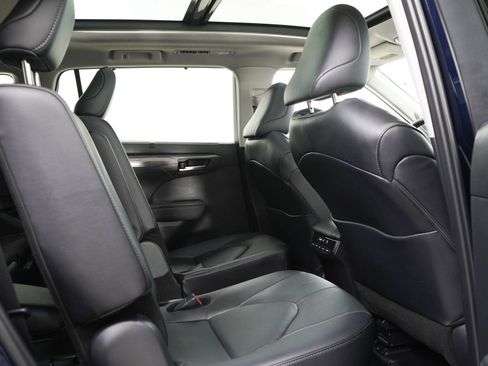 Used 2026 Toyota Highlander Limited AWD/4WD image 12
