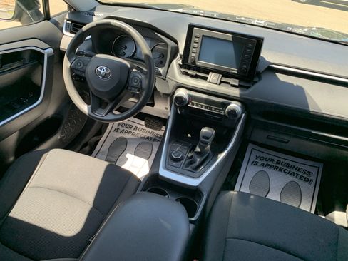 Used 2020 Toyota RAV4 LE w/ Carpet Mat Package AWD/4WD image 41