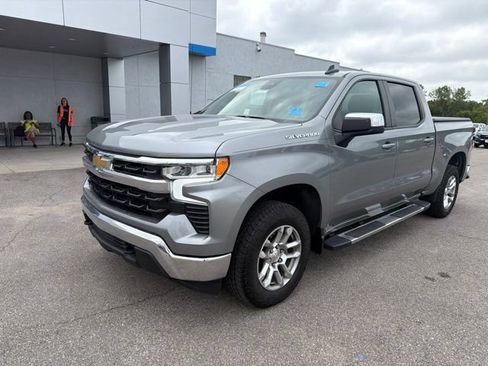 Used 2023 Chevrolet Silverado 1500 LT AWD/4WD image 2