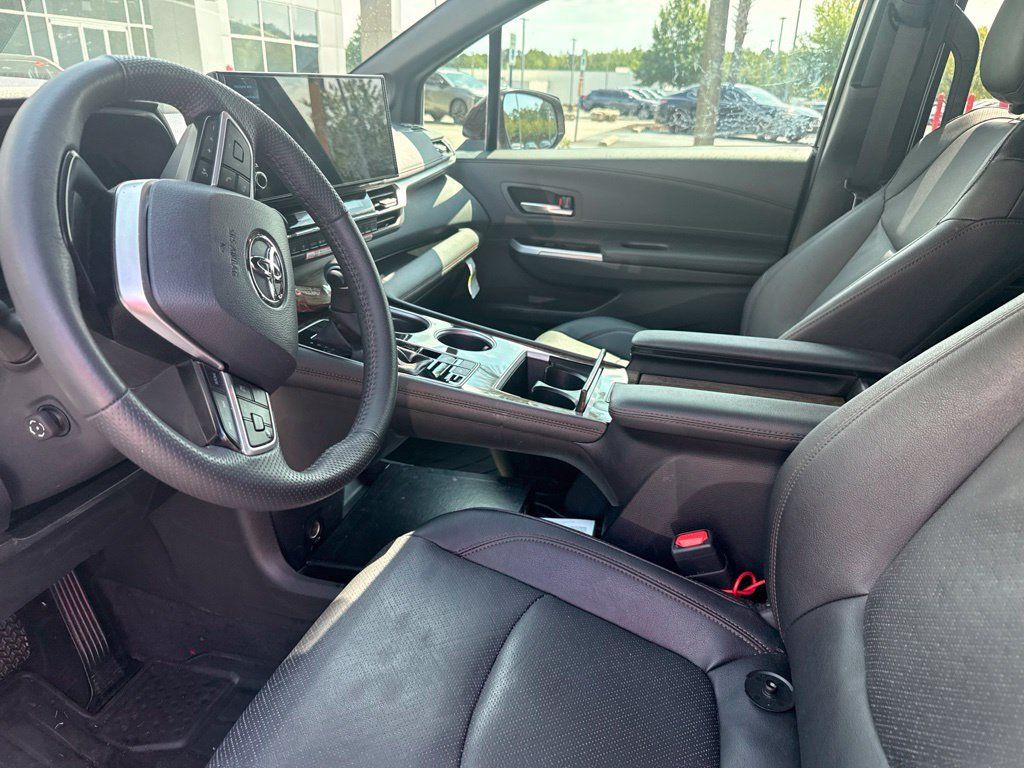 Used 2026 Toyota Sienna Limited FWD image 2