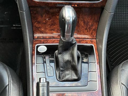 Used 2013 Volkswagen Passat TDI SEL Premium image 19