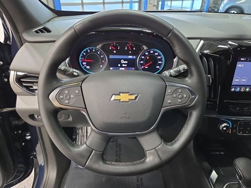 Used 2023 Chevrolet Traverse LT image 12