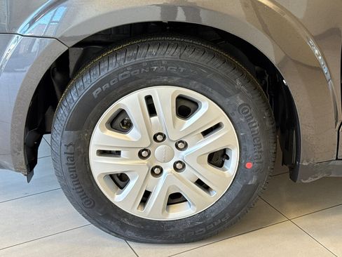 Used 2019 Dodge Journey SE image 23