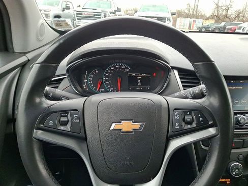 Used 2022 Chevrolet Trax LT w/ LT Convenience Package image 21
