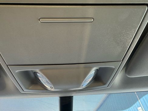 Used 2018 Dodge Grand Caravan SE w/ UConnect Hands-Free Group image 17