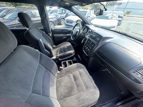 Used 2014 Dodge Grand Caravan SE FWD image 21