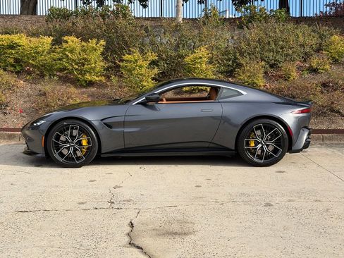 Used 2023 Aston Martin V8 Vantage Coupe image 14
