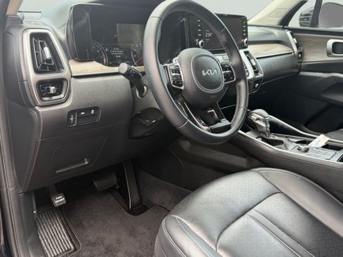 Certified 2022 Kia Sorento S w/ Panoramic Sunroof Package AWD/4WD image 24