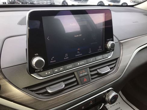 Used 2024 Nissan Altima 2.5 SV FWD image 16