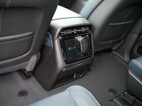 New 2025 Cadillac Escalade IQ Luxury 2 w/ LPO, Radiant Package image 16